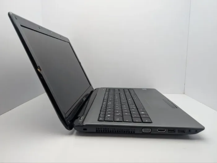 Ноутбук Asus A52F / 15.6" (1366x768) TN / Intel Core i3-380M (2 (4) ядра по 2.5 GHz) / 6 GB DDR3 / 120 GB SSD / Intel Graphics / WebCam / DVD-ROM б/в - зображення 4