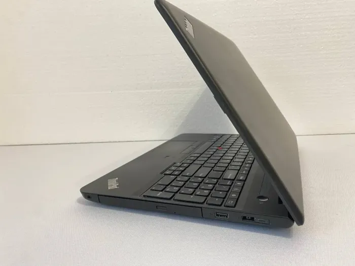 Ноутбук Lenovo ThinkPad E550 / 15.6" (1366x768) TN / Intel Core i5-5200U (2 (4) ядра по 2.2 - 2.7 GHz) / 8 GB DDR3 / 240 GB SSD / Intel HD Graphics 5500 / WebCam б/в - зображення 6