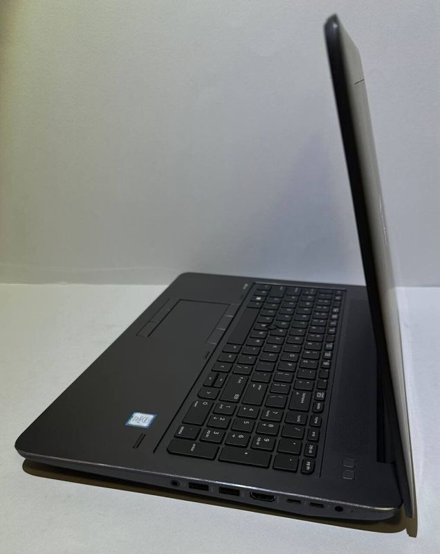 Ноутбук Б-клас HP ZBook 15 G4 / 15.6" (1920x1080) TN / Intel Core i7-7820HQ (4 (8) ядра по 2.9 - 3.9 GHz) / 16 GB DDR4 / 512 GB SSD / Intel HD Graphics 630 / WebCam / Win 11 Pro б/в - зображення 5