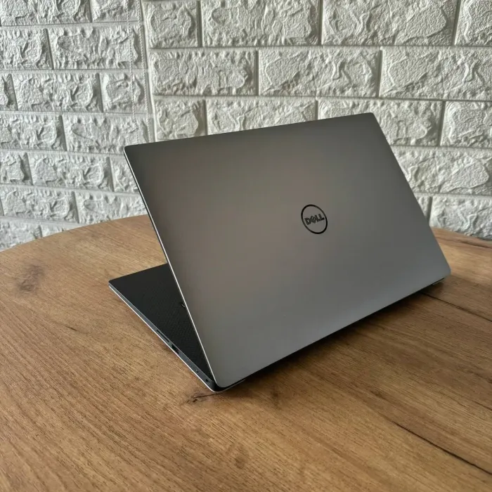 Мобільна робоча станція Б-клас Dell Precision 5530 / 15.6" (1920x1080) IPS / Intel Core i7-8850H (6 (12) ядер по 2.6 - 4.3 GHz) / 16 GB DDR4 / 512 GB SSD M.2 / nVidia Quadro P1000, 4 GB GDDR5, 128-bit б/в - зображення 6