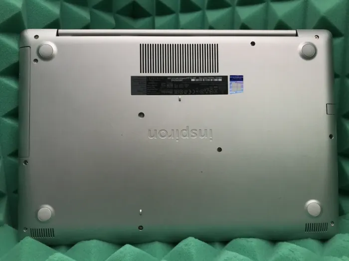 Ноутбук Dell Inspiron 5570 / 15.6" TN / Intel Core i5-8250U (4(8) ядра по 1.6-3.4 GHz) / 8GB DDR4 / 256GB SSD / UHD Graphics 620 / WebCam / USB 3.1 / HDMI / Win 10 б/в - зображення 9