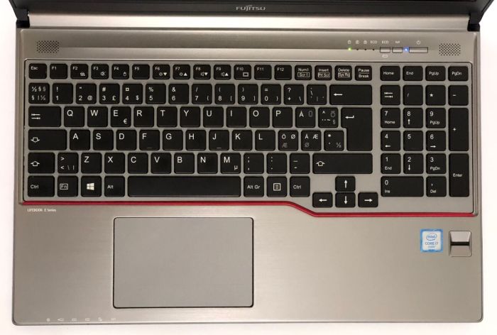 Ноутбук Fujitsu LifeBook E756 / 15.6" (1920x1080) IPS / Intel Core i7-6500U (2 (4) ядра по 2.5 - 3.1 GHz) / 8 GB DDR4 / 256 GB SSD / Intel HD Graphics 520 / WebCam / Win 10 Pro б/в - зображення 8