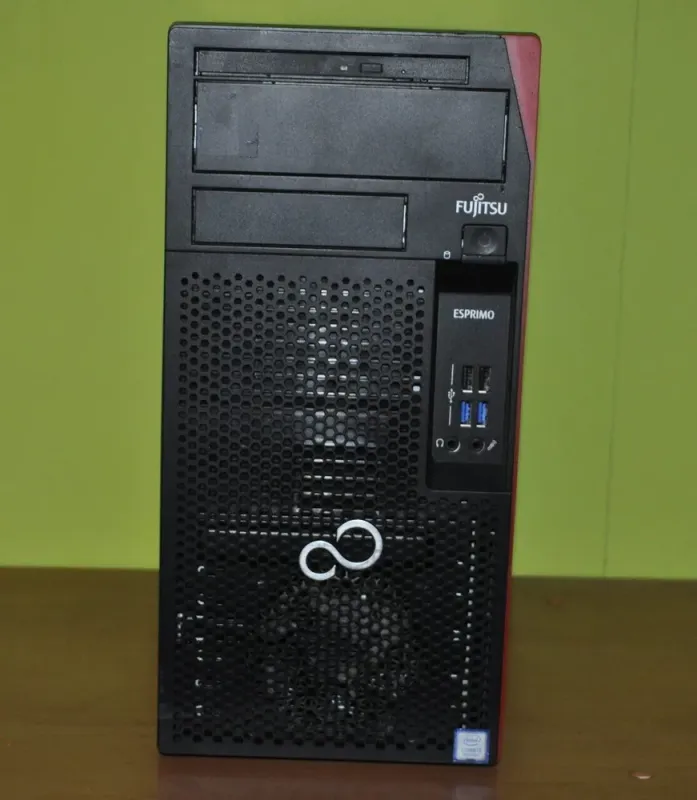 Комп'ютер Fujitsu Esprimo P558 E85 Tower / Intel Core i3-8100 (4 ядра по 3.6 GHz) / 8 GB DDR4 / 120 GB SSD + 500 GB HDD / Intel UHD Graphics 630 / Windows 11 Pro б/в - зображення 2