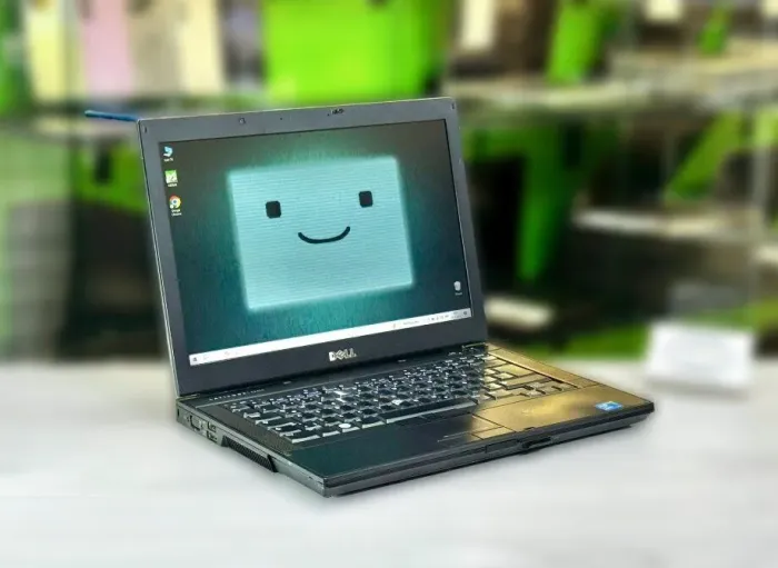 Ноутбук Б-клас Dell Latitude E6410 / 14.1" (1440x900) TN / Intel Core i5-520M (2 (4) ядра по 2.4 - 2.93 GHz) / 8 GB DDR3 / 128 GB SSD / Intel HD Graphics б/в - зображення 3