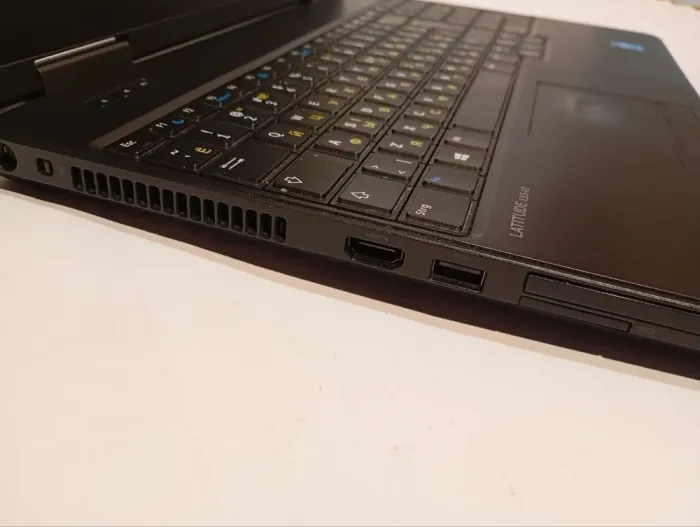 Ноутбук Б-клас Dell Latitude E5540 / 15.6" (1366x768) TN / Intel Core i5-4310U (2 (4) ядра по 2.0 - 3.0 GHz) / 8 GB DDR3 / 240 GB SSD / Intel HD Graphics 4400 / WebCam / DVD-RW б/в - зображення 4