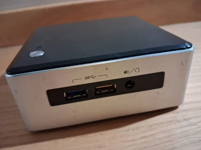 Неттоп Intel NUC NUC5i3RYH USFF / Intel Core i3-5010U (2 (4) ядра по 2.1 GHz) / 8 GB DDR3 / 256 GB SSD / Intel HD Graphics 5500 / miniDP / mHDMI / Wi-Fi б/в - зображення 2