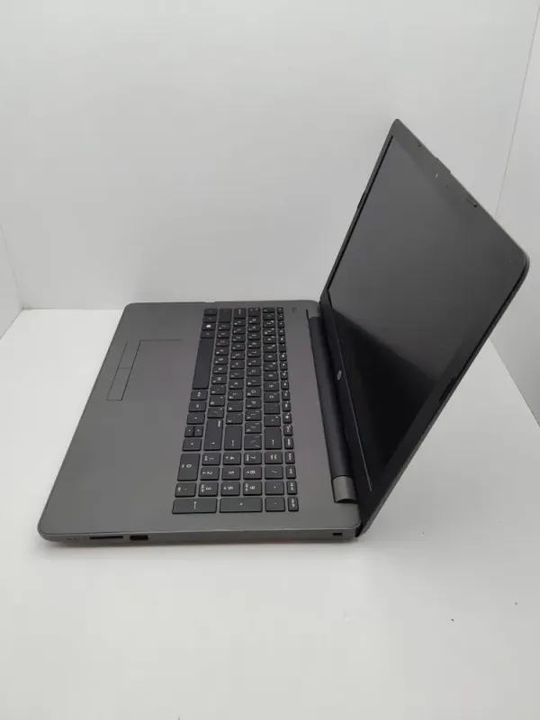 Ноутбук HP 250 G6 / 15.6" (1366x768) TN / Intel Core i3-7020U (2 (4) ядра по 2.3 GHz) / 8 GB DDR4 / 180 GB SSD / AMD Radeon R5 M330, 2 GB GDDR3, 64-bit / WebCam б/в - зображення 6