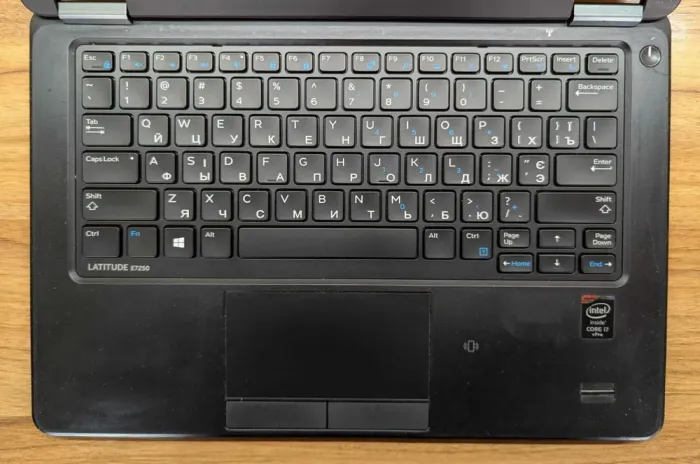 Нетбук Dell Latitude E7250 / 12.5" (1366x768) TN / Intel Core i7-5600U (2 (4) ядра по 2.6 - 3.2 GHz) / 8 GB DDR3 / 128 GB SSD / Intel HD Graphics 5500 / Fingerprint / WebCam / Windows 10 б/в - зображення 3
