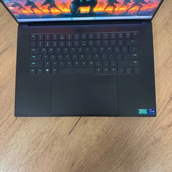 Ігровий ноутбук Razer Blade 16 RZ09-0483 / 16" (3840x2400) MiniLED / Intel Core i9-13950HX (24 (32) ядра по 2.2 - 5.5 GHz) / 32 GB DDR5 / 2000 GB SSD NVMe / nVidia GeForce RTX 4090, 16 GB GDDR6, 256-bit / WebCam б/в - зображення 7
