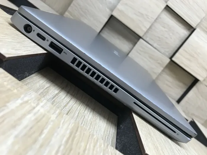Ультрабук Б-клас Dell Latitude 5410 / 14" (1920x1080) IPS / Intel Core i5-10310U (4 (8) ядра по 1.7 - 4.4 GHz) / 8 GB DDR4 / 512 GB SSD M.2 / Intel UHD Graphics / WebCam / Windows 10 б/в - зображення 5
