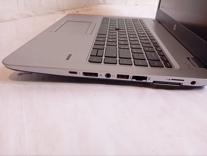 Ультрабук Б-клас HP EliteBook 840 G3 / 14" (1920x1080) TN / Intel Core i5-6300U (2 (4) ядра по 2.4 - 3.0 GHz) / 8 GB DDR4 / 120 GB SSD / Intel HD Graphics 520 / WebCam / Win 10 б/в - зображення 5