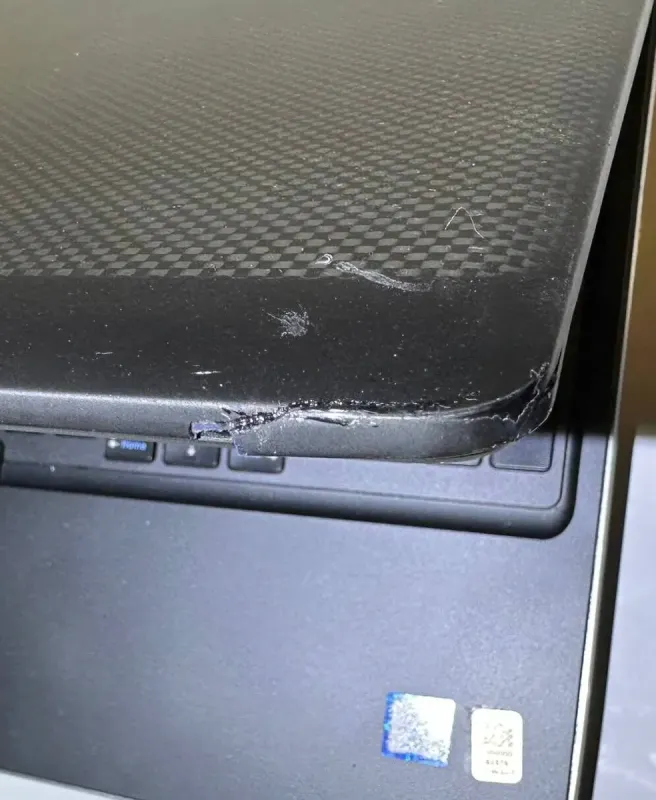 Мобільна робоча станція Б-класу Dell Precision 7520 / 15,6" (1920x1080) IPS / Intel Core i7-7820HQ (4 (8) ядра по 2.9 - 3.9 GHz) / 16 GB DDR4 / 1000 GB SSD / nVidia Quadro M1200, 4 GB GDDR5, 128-bit / WebCam б/в - зображення 10