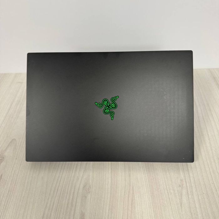 Ігровий ноутбук Б-клас Razer Blade 15 RZ09-0328 / 15.6" (1920x1080) IPS / Intel Core i7-10750H (6 (12) ядер по 2.6 - 5.0 GHz) / 16 GB DDR4 / 512 GB SSD NVMe / nVidia GeForce RTX 2060, 6 GB GDDR6, 192-bit / WebCam б/в - зображення 3