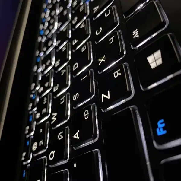 Ноутбук робоча станція Dell Precision 7730 / 17.3" (1920x1080) IPS / Intel Core i5-8400H (4 (8) ядра по 2.5 - 4.2 GHz) / 32 GB DDR4 / 512 GB SSD / nVidia Quadro P3200, 6 GB GDDR5, 192-bit / Fingerprint / HDMI б/в - зображення 6