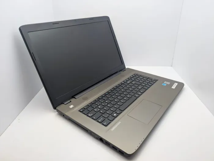 Ноутбук Medion Akoya E7416 / 17.3" (1600x900) TN / Intel Core i5-5200U (2 (4) ядра по 2.2 - 2.7 GHz) / 8 GB DDR3 / 128 GB SSD / Intel HD Graphics 5500 / WebCam / АКБ не тримає б/в - зображення 4