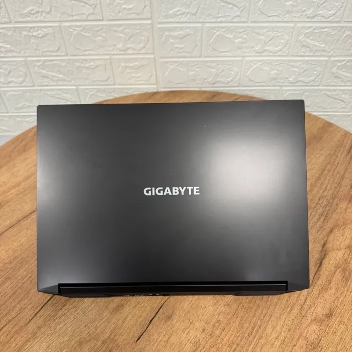 Ігровий ноутбук Б-клас Gigabyte G5 GD / 15.6" (1920x1080) IPS / Intel Core i5-11400H (6 (12) ядер по 2.7 - 4.5 GHz) / 16 GB DDR4 / 512 GB SSD / nVidia GeForce RTX 3050, 4 GB GDDR6, 128-bit / WebCam б/в - зображення 3