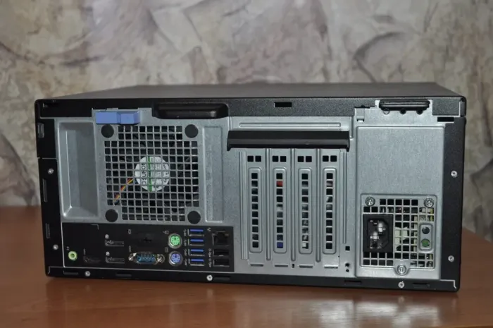 Комп'ютер Dell OptiPlex 5040 Tower / Intel Core i3-6100 (2 (4) ядра по 3,7 ГГц) / 12 ГБ DDR3 / 4000 ГБ HDD / Intel HD Graphics 530 б/в - изображение 4