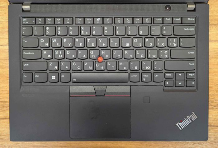 Ультрабук Lenovo ThinkPad T14 Gen 1 / 14" (1920x1080) IPS / Intel Core i7-10510U (4 (8) ядра по 1.8 - 4.9 GHz) / 16 GB DDR4 / 256 GB SSD / Intel UHD Graphics / WebCam / TouchID / Windows 10 б/в - зображення 3