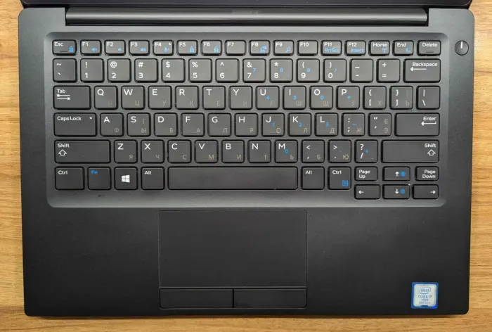 Ультрабук Dell Latitude 7390 / 13.3" (1920x1080) IPS / Intel Core i7-8650U (4 (8) ядра по 1.9 - 4.2 GHz) / 16 GB DDR4 / 512 GB SSD / Intel UHD Graphics 620 / WebCam / Windows 10 б/в - зображення 3