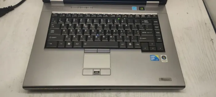 Ноутбук Toshiba Tecra A10 / 15.4" (1280x800) TN / Intel Core 2 Duo T6600 (2 ядра по 2.2 GHz) / 4 GB DDR2 / 160 GB HDD / nVidia Quadro NVS 150M, 256 MB DDR2, 64-bit / WebCam / DVD-ROM б/в - зображення 3