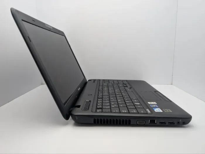 Ноутбук Toshiba Satellite Pro C660 / 15.6" (1366x768) TN / Intel Core i3-380M (2 (4) ядра по 2.53 GHz) / 6 GB DDR3 / 320 GB HDD / Intel HD Graphics 1000 / WebCam / DVD-ROM б/в - зображення 4