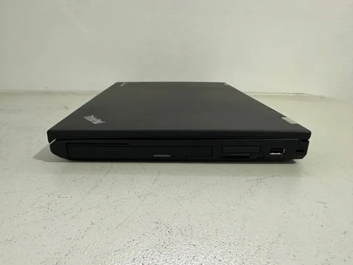 Ноутбук Lenovo ThinkPad T430 / 14" (1600x900) TN / Intel Core i7-3520M (2 (4) ядра по 2.9 - 3.6 GHz) / 16 GB DDR3 / 240 GB SSD / Intel HD Graphics 4000 / VGA б/в - зображення 4