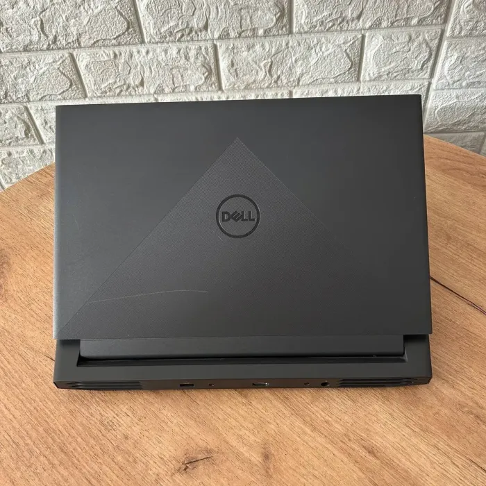 Ігровий ноутбук Б-клас Dell G15 5510 / 15.6" (1920x1080) IPS / Intel Core i5-10500H (6 (12) ядер по 2.5 - 4.5 GHz) / 8 GB DDR4 / 256 GB SSD / nVidia GeForce GTX 1650, 4 GB GDDR6, 128-bit / WebCam б/в - зображення 3