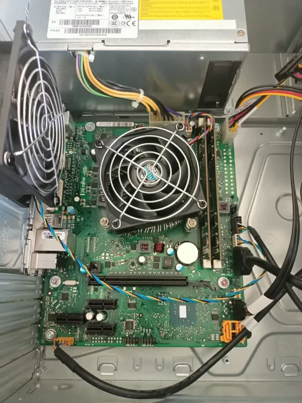 Комп'ютер Fujitsu Esprimo P556 E85 Tower / Intel Core i3-6100 (2 (4) ядра по 3.7 GHz) / 8 GB DDR4 / 256 GB SSD / Intel HD Graphics 530 б/в - зображення 6