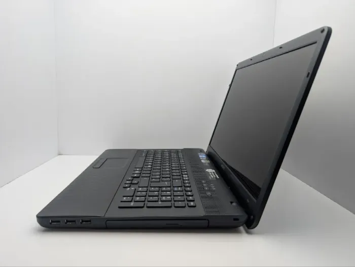 Ноутбук Sony VPCEJ / 17.3" (1600x900) TN / Intel Core i3-2350M (2 (4) ядра по 2.3 GHz) / 6 GB DDR3 / 640 GB HDD / nVidia GeForce 410M, 1 GB GDDR3, 64-bit / WebCam / DVD-ROM б/в - зображення 5