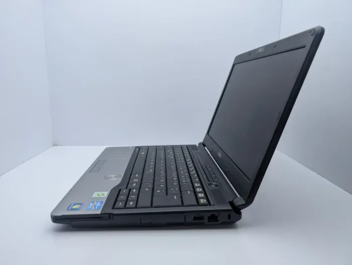 Ноутбук Fujitsu LifeBook S762 / 13.3" (1366x768) TN / Intel Core i5-3320M (2 (4) ядра по 2.6 - 3.3 GHz) / 6 GB DDR3 / 500 GB HDD / Intel HD Graphics 4000 / WebCam б/в - зображення 6