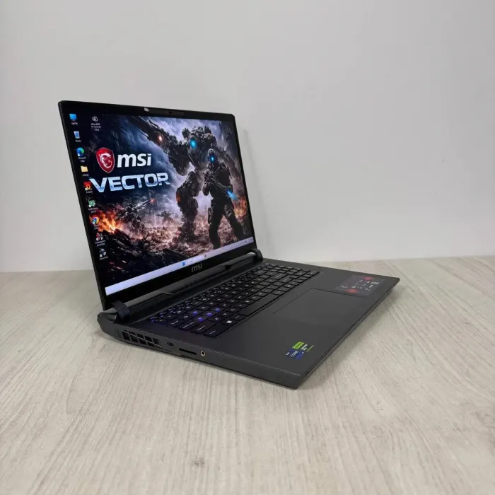 Ігровий ноутбук Б-класу MSI Vector 17 HX A14VGG / 17,3" (2560×1440) IPS / Intel Core i9-14900HX (24 (32) ядер по 2,2 - 5,7 ГГц) / 32 ГБ DDR5 / 1000 ГБ SSD NVMe / nVidia GeForce RTX 4070, 8 ГБ GDDR6, 128-біт / Веб-камера б/в - зображення 6