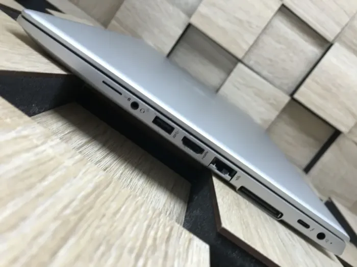 Ультрабук Б-клас HP EliteBook 840 G5 / 14" (1920x1080) IPS / Intel Core i5-8350U (4 (8) ядра по 1.7 - 3.6 GHz) / 8 GB DDR4 / 256 GB SSD M.2 / Intel UHD Graphics 620 / WebCam / Fingerprint / HDMI б/в - зображення 7