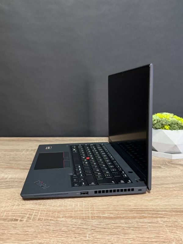 Ультрабук Lenovo ThinkPad X13 Gen 1 / 13.3" (1920x1080) IPS / AMD Ryzen 5 Pro 4650U (6 (12) ядер по 2.1 - 4.0 GHz) / 16 GB DDR4 / 256 GB SSD / AMD Radeon Vega Graphics / WebCam / Windows Lic б/в - зображення 5