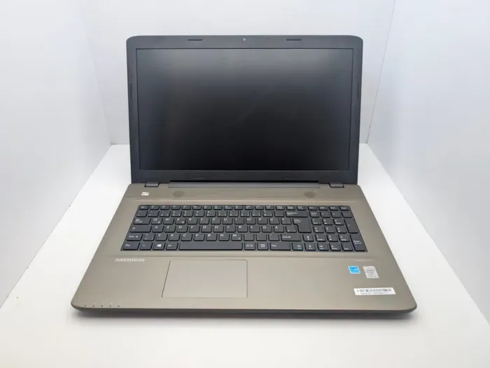Ноутбук Medion Akoya E7416 / 17.3" (1600x900) TN / Intel Core i5-5200U (2 (4) ядра по 2.2 - 2.7 GHz) / 8 GB DDR3 / 128 GB SSD / Intel HD Graphics 5500 / WebCam / АКБ не тримає б/в - зображення 3