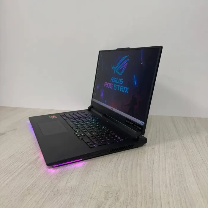 Ігровий ноутбук Б-класу Asus ROG Strix SCAR 17 G733PZV / 17.3" (2560x1440) IPS / AMD Ryzen 9 7945HX (16 (32) ядра по 2,5 - 5,4 ГГц) / 16 ГБ DDR5 / 512 ГБ SSD M.2 / nVidia GeForce RTX 4080, 12 ГБ GDDR6X, 192-bit / WebCam б/в - зображення 6