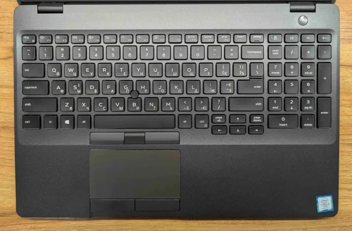 Ультрабук Б-клас Dell Latitude 5500 / 15.6" (1920x1080) IPS Touch / Intel Core i5-8365U (4 (8) ядра по 1.6 - 4.1 GHz) / 16 GB DDR4 / 512 GB SSD / Intel UHD Graphics 620 / WebCam / Windows 10 б/в - зображення 4