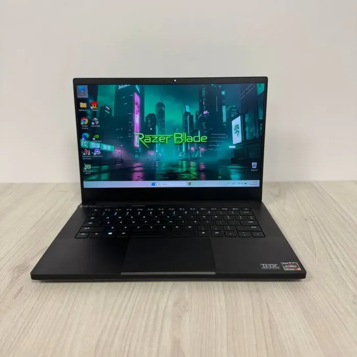 Ігровий ноутбук Razer Blade 14 RZ09-0427 / 14" (2560x1440) IPS / AMD Ryzen 9 6900HX (8 (16) ядер по 3.3 - 4.9 GHz) / 16 GB DDR5 / 1000 GB SSD NVMe / nVidia GeForce RTX 3070 Ti, 8 GB GDDR6, 256-bit / WebCam б/в - зображення 2