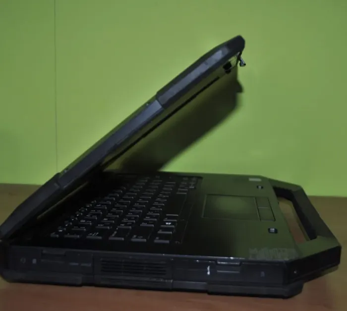 Захищений ноутбук Б-клас Dell Latitude 5414 Rugged / 14" (1366x768) TN / Intel Core i5-6300U (2 (4) ядра по 2.4 - 3.0 GHz) / 8 GB DDR4 / 256 GB SSD / Intel HD Graphics 520 / WebCam / Wi-Fi / Bluetooth / Windows 11 Pro б/в - зображення 6