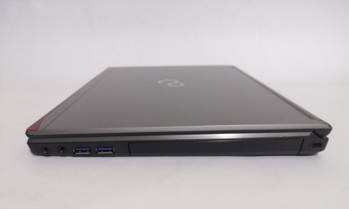 Ноутбук Fujitsu Lifebook E736 / 13.3" TN / Core i5-6300U (2(4) ядра по 2.4-3GHz) / 8GB DDR4 / 500GB HDD / HD Graphics 520 / WebCam б/в - зображення 14