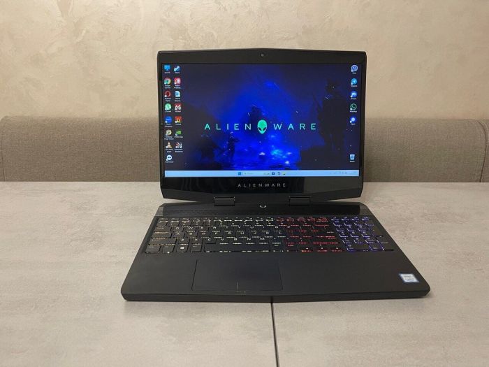 Ігровий ноутбук Dell Alienware m15 / 15,6" (1920x1080) IPS / Intel Core i7-8750H (6 (12) ядер по 2,2 - 4,1 ГГц) / 16 ГБ DDR4 / 256 ГБ SSD M.2 / nVidia GeForce RTX 2060, 6 ГБ GDDR6, 192-біт / Веб-камера б/в - зображення 2