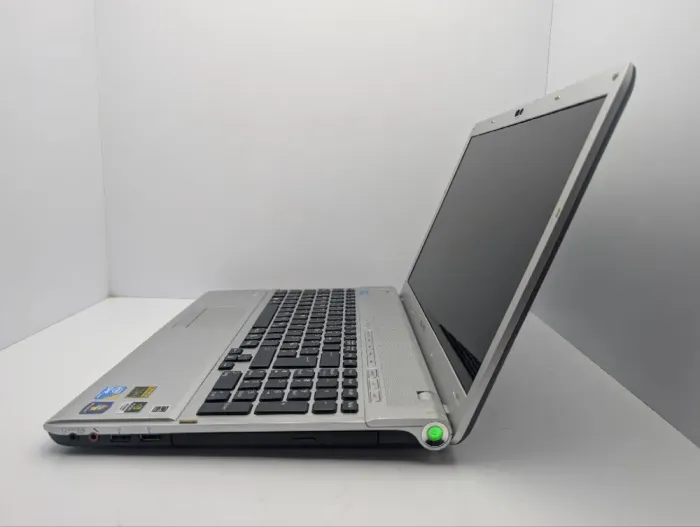 Ноутбук Sony VPCF1 / 16.4" (1920x1080) TN / Intel Core i5-560M (2 (4) ядра по 2.6 - 3.2 GHz) / 8 GB DDR3 / 500 GB HDD / nVidia GeForce GT 425M, 1 GB GDDR3, 128-bit / WebCam / DVD-ROM б/в - зображення 5