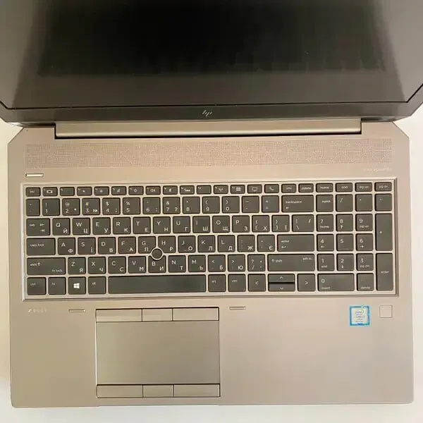 Мобільна робоча станція Б-клас HP ZBook 15 G5 / 15.6" (1920x1080) IPS / Intel Core i7-8850H (6 (12) ядра по 2.6 - 4.3 GHz) / 16 GB DDR4 / 256 GB SSD + 500 GB HDD / nVidia Quadro P1000, 4 GB GDDR5, 256-bit / WebCam / Fingerprint б/в - зображення 3