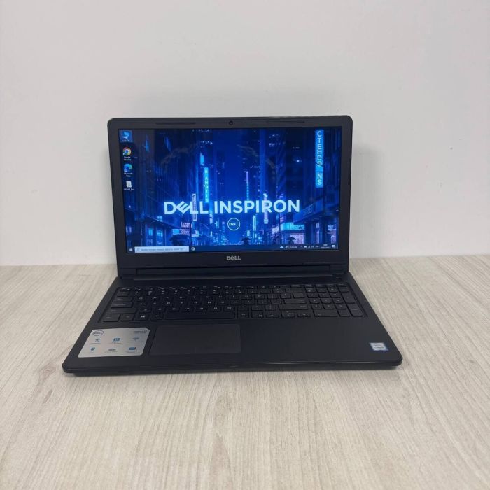 Ноутбук Dell Inspiron 3567 / 15.6" (1366x768) TN / Intel Core i5-7200U (2 (4) ядра по 2.5 - 3.1 GHz) / 8 GB DDR4 / 256 GB SSD / Intel HD Graphics 620 / WebCam б/в - зображення 2