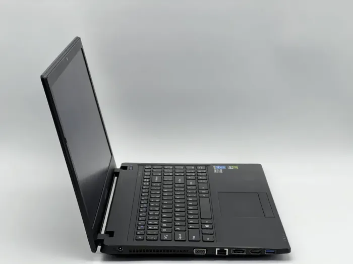 Ноутбук Gigabyte P15F v2 / 15.6" (1920x1080) TN / Intel Core i7-4710MQ (4 (8) ядра по 2.5 - 3.5 GHz) / 16 GB DDR3 / 120 GB SSD + 250 GB HDD / nVidia GeForce GTX 850M, 2 GB DDR3, 128-bit / WebCam б/в - зображення 3