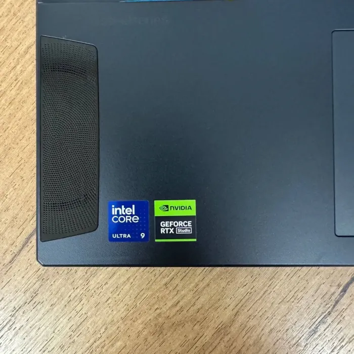 Ігровий ноутбук MSI Stealth 18 AI Studio A1VHG / 18" (3840x2400) IPS / Intel Core Ultra 9 185H (16 (22) ядер по 1.8 - 5.1 GHz) / 32 GB DDR5 / 1000 GB SSD / nVidia GeForce RTX 4080, 12 GB GDDR6, 192-bit / WebCam б/в - зображення 8