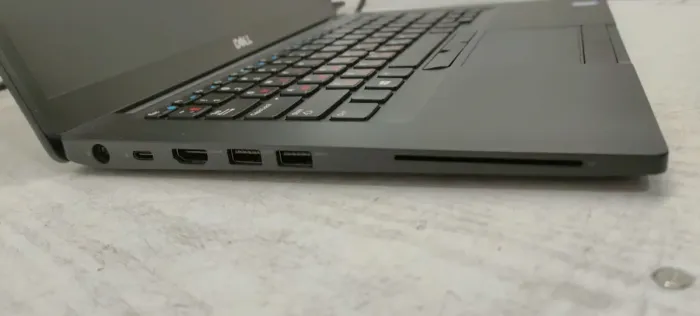 Ультрабук Dell Latitude 7490 / 14" (1920x1080) TN / Intel Core i5-8250U (4 (8) ядра по 1.6 - 3.4 GHz) / 16 GB DDR4 / 256 GB SSD / Intel UHD Graphics 620 / WebCam / LTE б/в - зображення 4