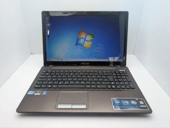 Ноутбук Asus A53S / 15.6" (1366x768) TN / Intel Core i5-2450M (2 (4) ядра по 2.5 - 3.1 GHz) / 8 GB DDR3 / 500 GB HDD / nVidia GeForce GT 630M, 1 GB GDDR5, 128-bit / WebCam / DVD-ROM б/в - зображення 2