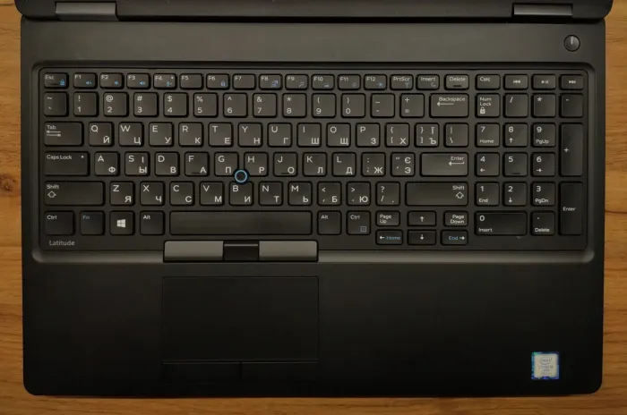 Ноутбук Б-клас Dell Latitude 5580 / 15.6" (1920x1080) IPS / Intel Core i5-7300U (2 (4) ядра по 2.6 - 3.5 GHz) / 8 GB DDR4 / 240 GB SSD / Intel HD Graphics 620 / WebCam / Windows 10 б/в - зображення 4