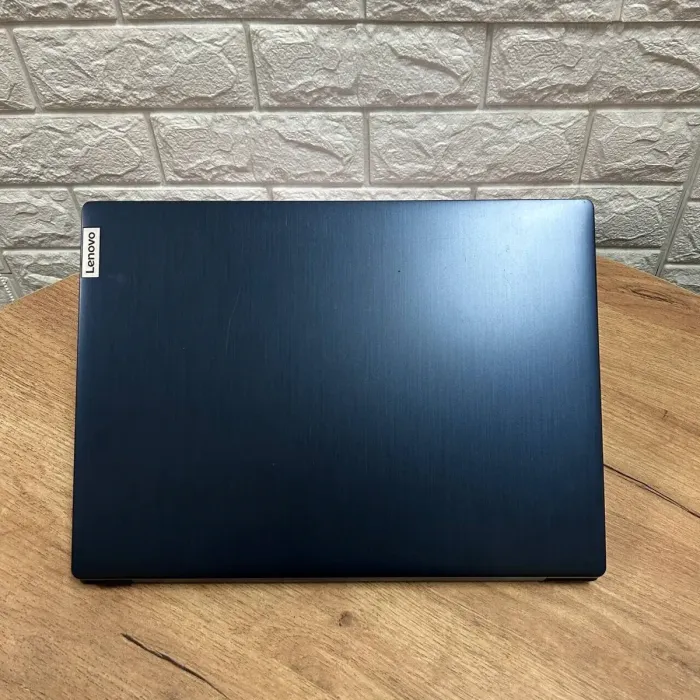 Ультрабук Lenovo IdeaPad 3 14ADA05 / 14" (1920x1080) TN / AMD Ryzen 5 3500U (4 (8) ядра по 2.1 - 3.7 GHz) / 8 GB DDR4 / 128 GB SSD / Intel UHD Graphics / WebCam б/в - зображення 3