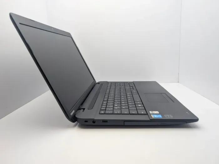 Ноутбук Toshiba Satellite PRO C70-B / 17.3" (1600x900) TN / Intel Core i3-4005U (2 (4) ядра по 1.7 GHz) / 6 GB DDR3 / 500 GB HDD / Intel HD Graphics 4400 / WebCam б/в - зображення 5